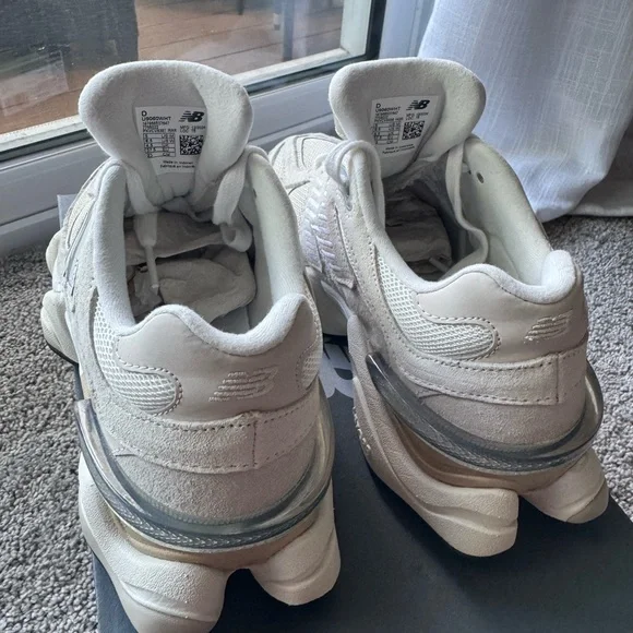 New Balance Cream Sneakers Retro-Inspired Chunky Design - Picture 3 of 7